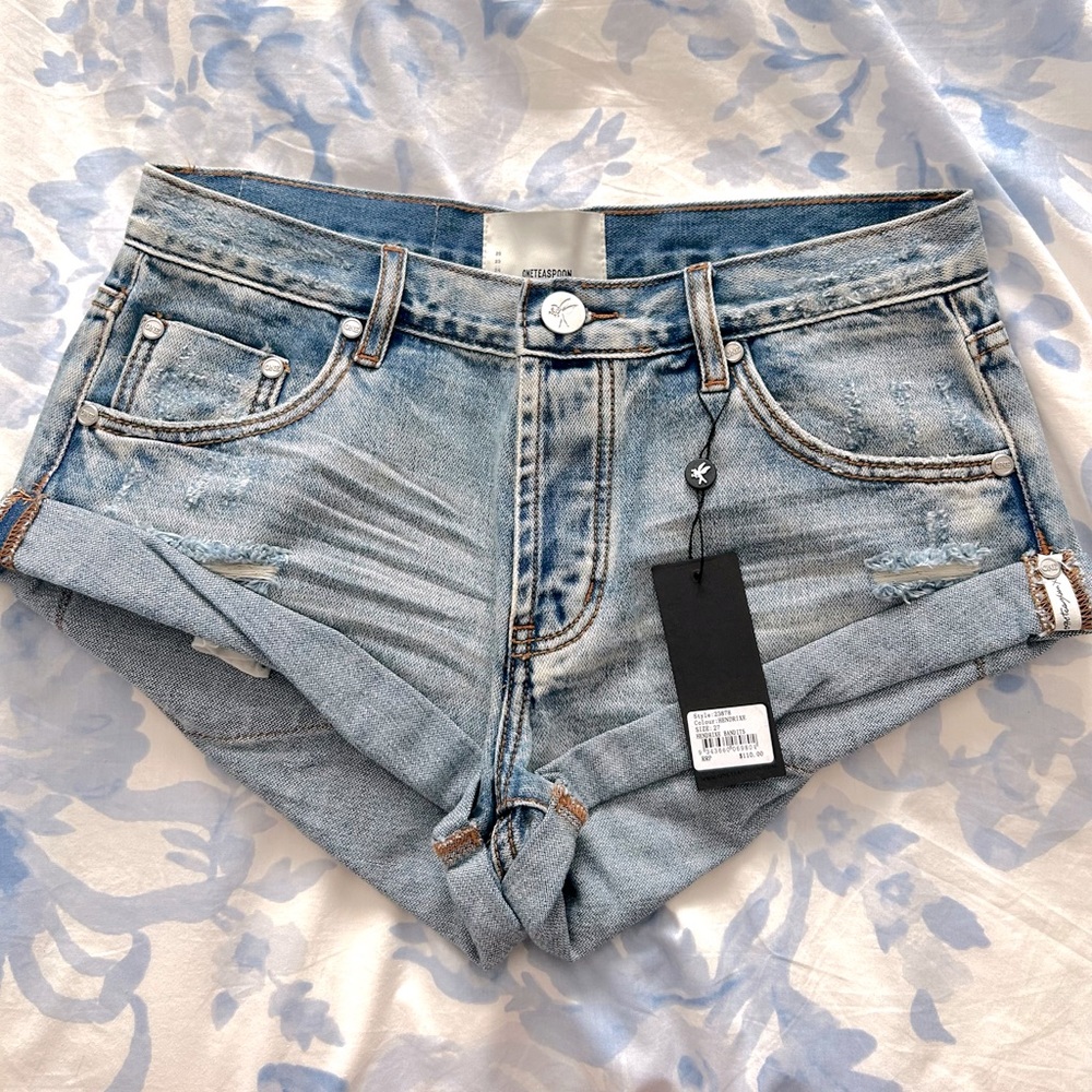 BRAND NEW: HENDRIXE BANDIT LOW WAIST DENIM SHORT

One teaspoon denim’s shorts.